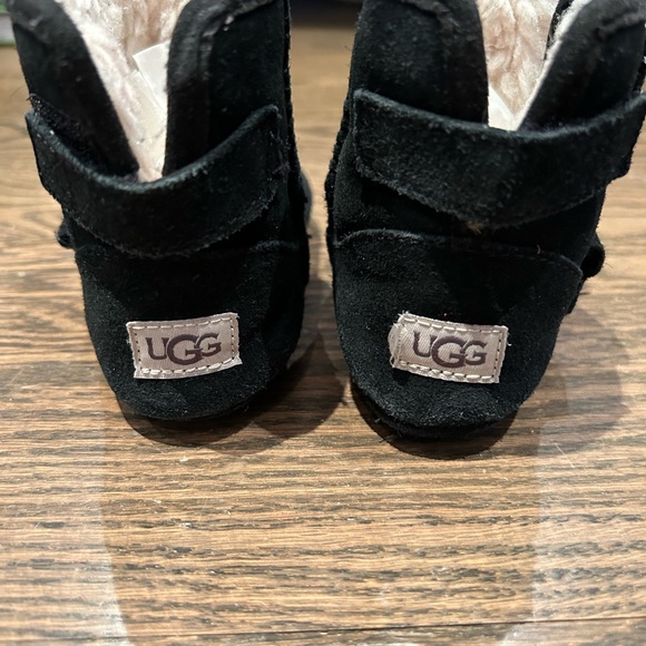 Baby UGG black suede boot size 4/5 - Picture 3 of 4